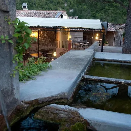 Hotel L'oustau De La Font Reilhanette
