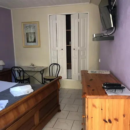 Hotel L'oustau De La Font Reilhanette