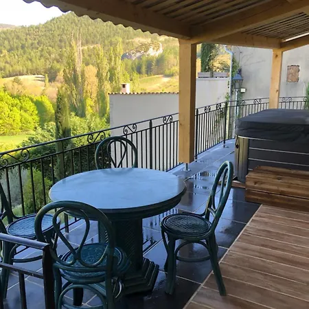 Hotel L'oustau De La Font Reilhanette